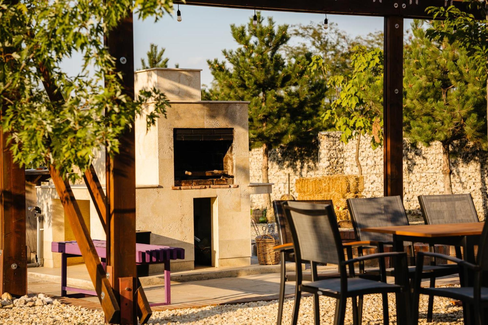 The Tribe Alpaca Retreat Hotel Branesti Exterior photo